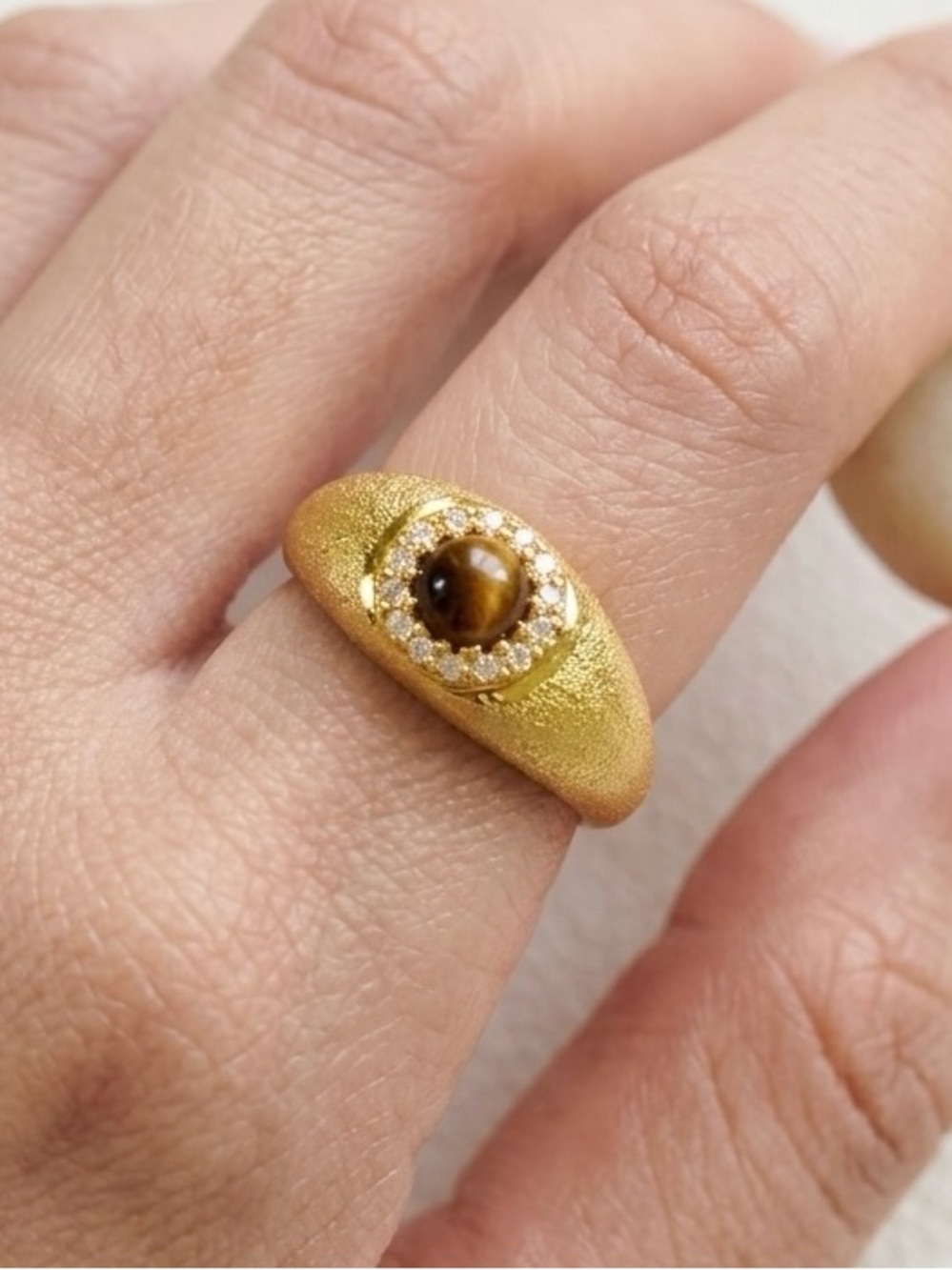 Elegant Gold Ring with tiger eye Gemstone